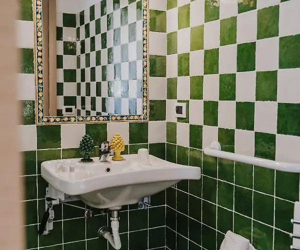 Domus Cese Guest house 4*